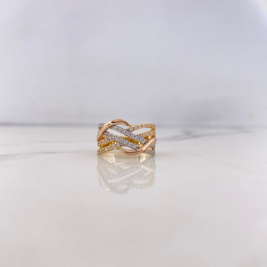 Anillo Rustico Curvas Cruzadas 4.65gr / T5 3/4 / Circones Blancos Tres Oros 18K $