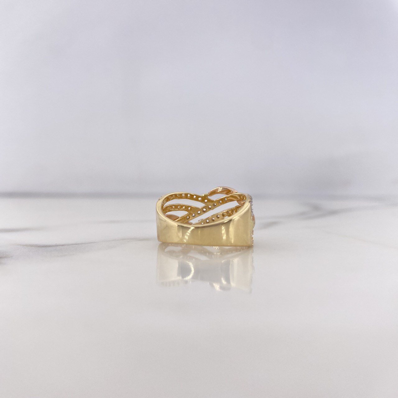 Anillo Rustico Curvas Cruzadas 4.65gr / T5 3/4 / Circones Blancos Tres Oros 18K $