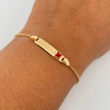 Pulso Bebe Aro Seguido 1.4gr / 13.9cm / Placa Rectangular Curva Trebol Rojo Oro Amarillo 18K &