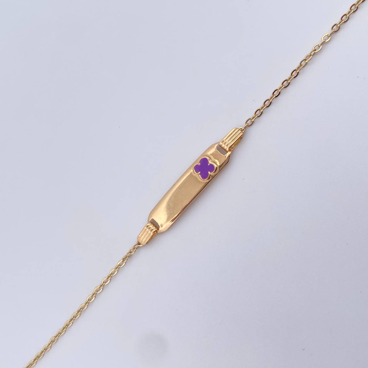 Pulso Bebe Aro Seguido 1.45gr / 15cm / Placa Rectangular Curva Trebol Morado Oro Amarillo 18K &