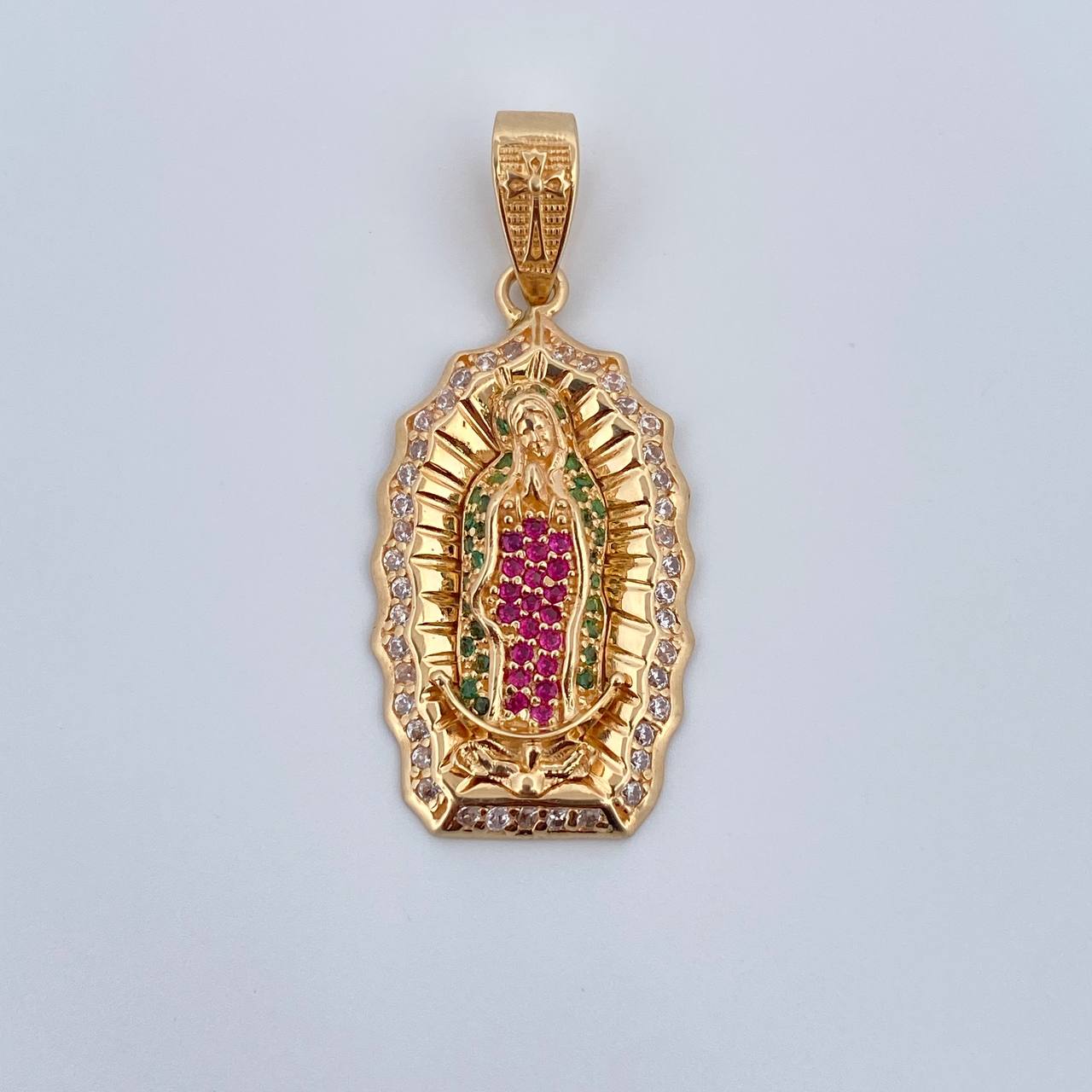 Dije Virgen Guadalupe 5.2gr / 3.6cm / Circones Blancos Verdes Fucsias Oro Amarillo 18K &