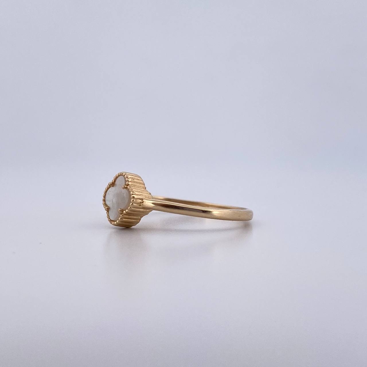 Anillo Trebol 1.8gr / T6 / Nacar Blanco Oro Amarillo 18K &