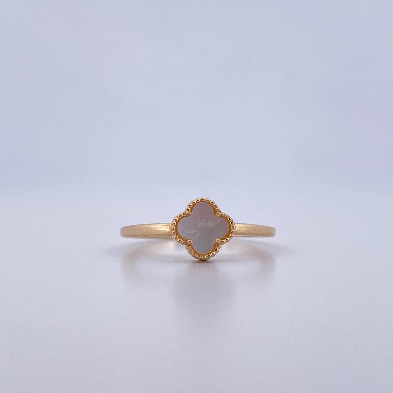 Anillo Trebol 1.8gr / T6 / Nacar Blanco Oro Amarillo 18K &