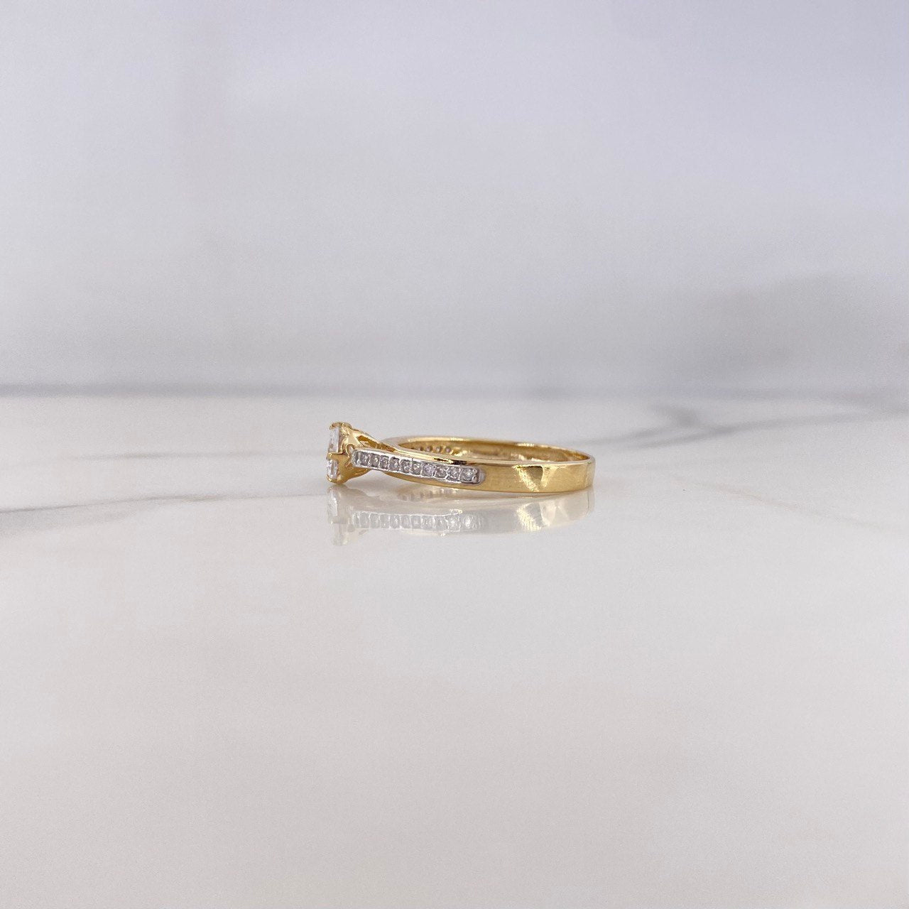 Anillo Solitario Puente 2.55gr / T6 1/2 / Circones Blancos Dos Oros Amarillo Blanco 18K $
