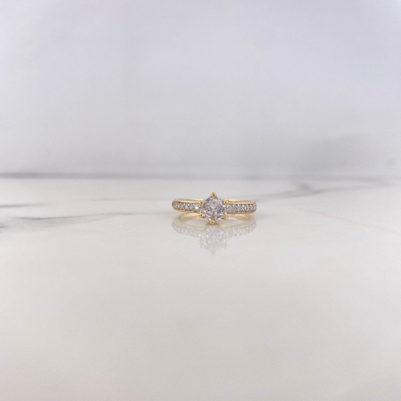 Anillo Solitario Corona 2.75gr / T6 1/2 / Circones Blancos Oro Amarillo 18K $