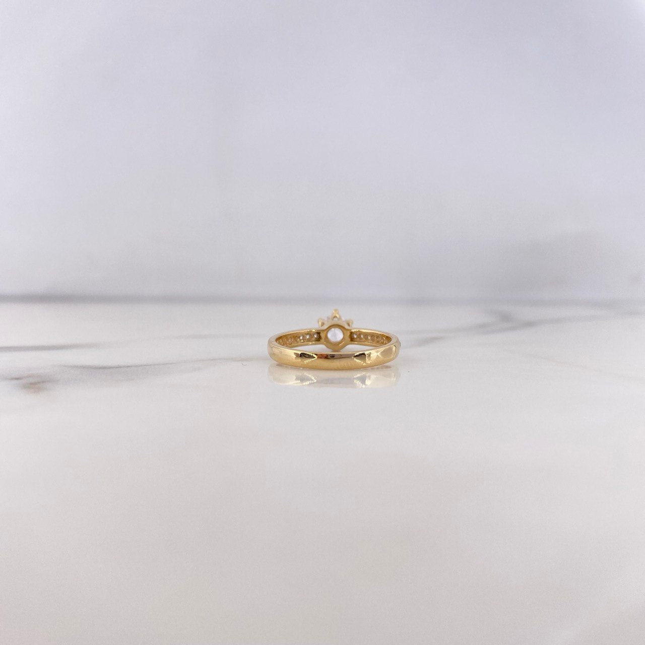 Anillo Solitario Corona 2.75gr / T6 1/2 / Circones Blancos Oro Amarillo 18K $