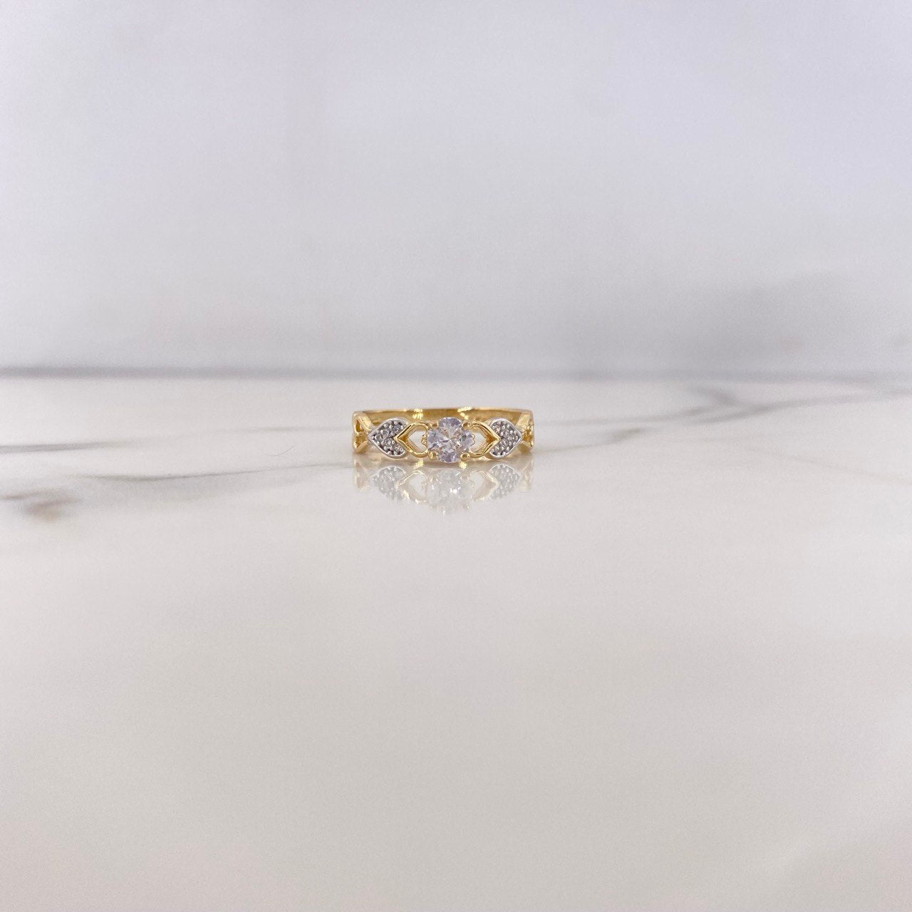 Anillo Solitario Corazones 2.75gr / T7 / Circones Blancos Dos Oros Amarillo Blanco 18K $