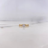 Anillo Solitario Churumbela 1.8gr / T5 3/4 / Circones Blancos Oro Amarillo 18K #