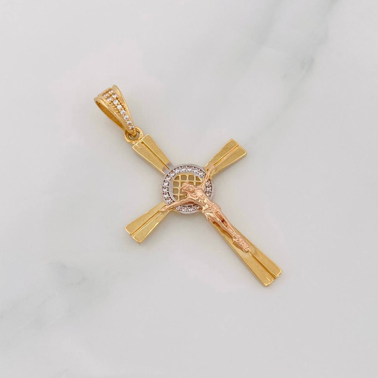 Dije Cruz Cristo 4.4g / 5.2cm Tres Oros 18K