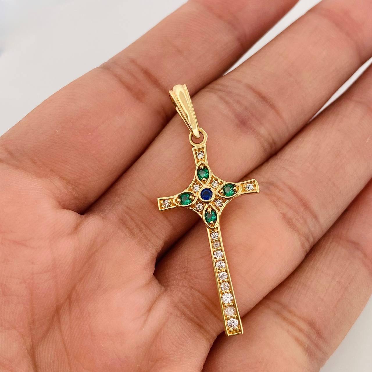 Dije Cruz 2.95g / 4.4cm Oro Amarillo 18K