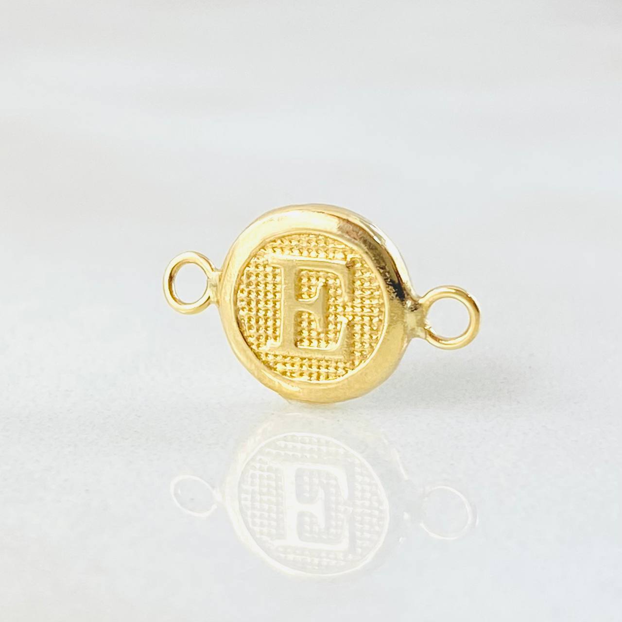 Herraje Letra E 0.4gr / 1.5cm / Oro Amarillo 18K ©