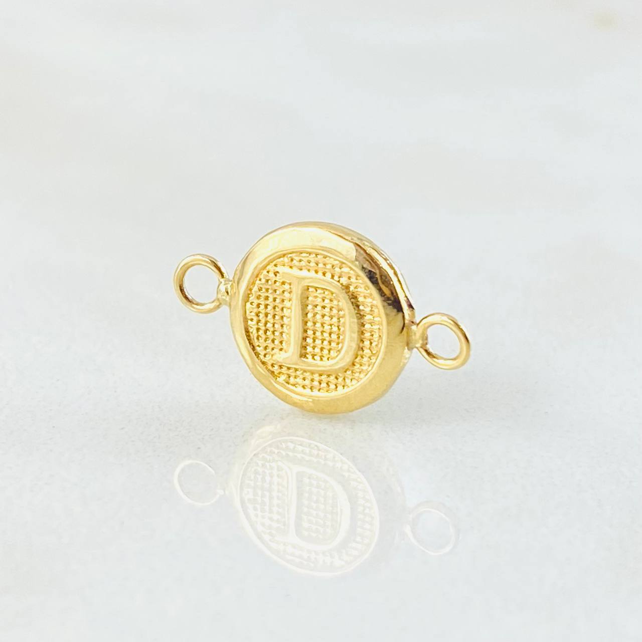 Herraje Letra D 0.4gr / 1.5cm / Oro Amarillo 18K