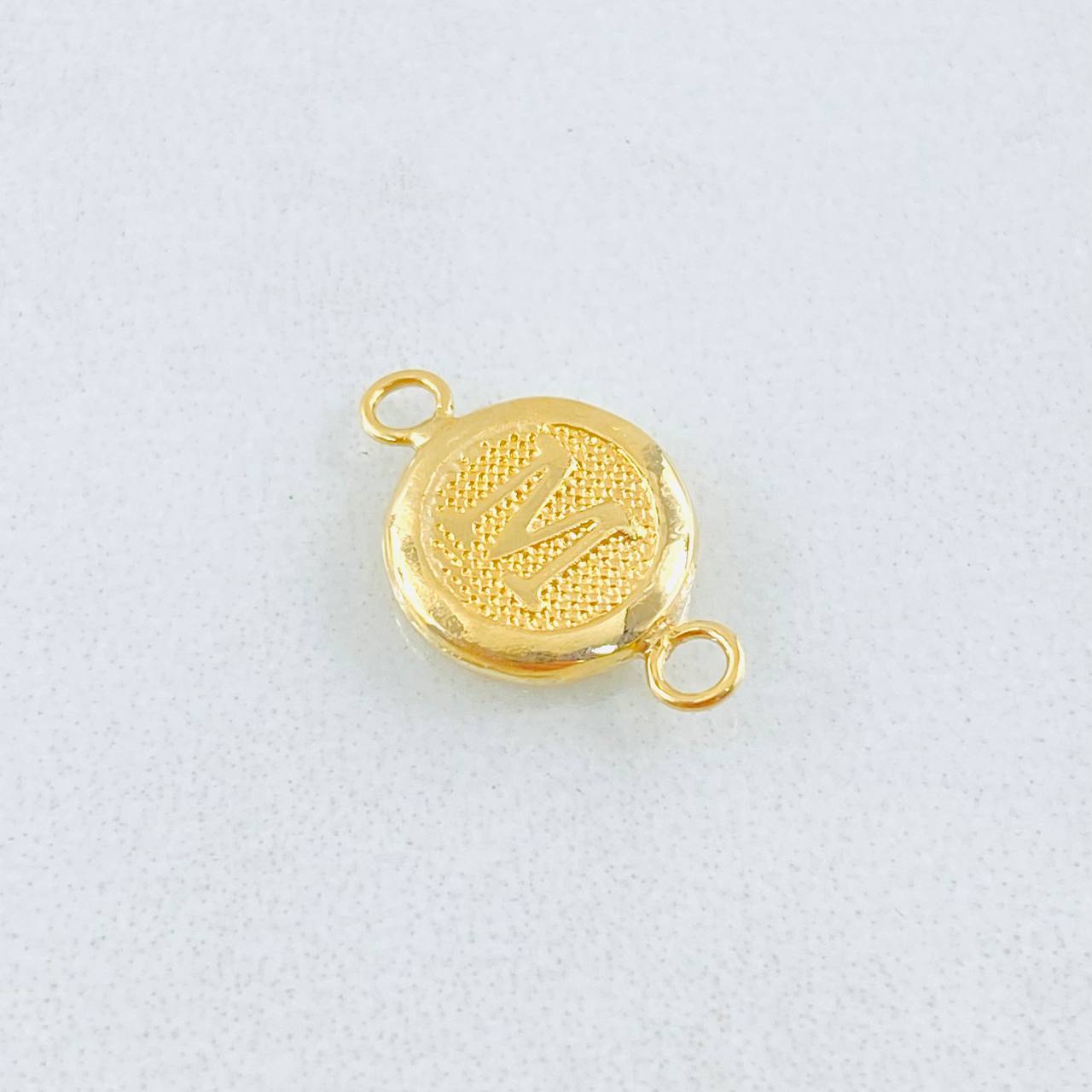Herraje Letra M 0.4gr / 1.5cm / Oro Amarillo 18K