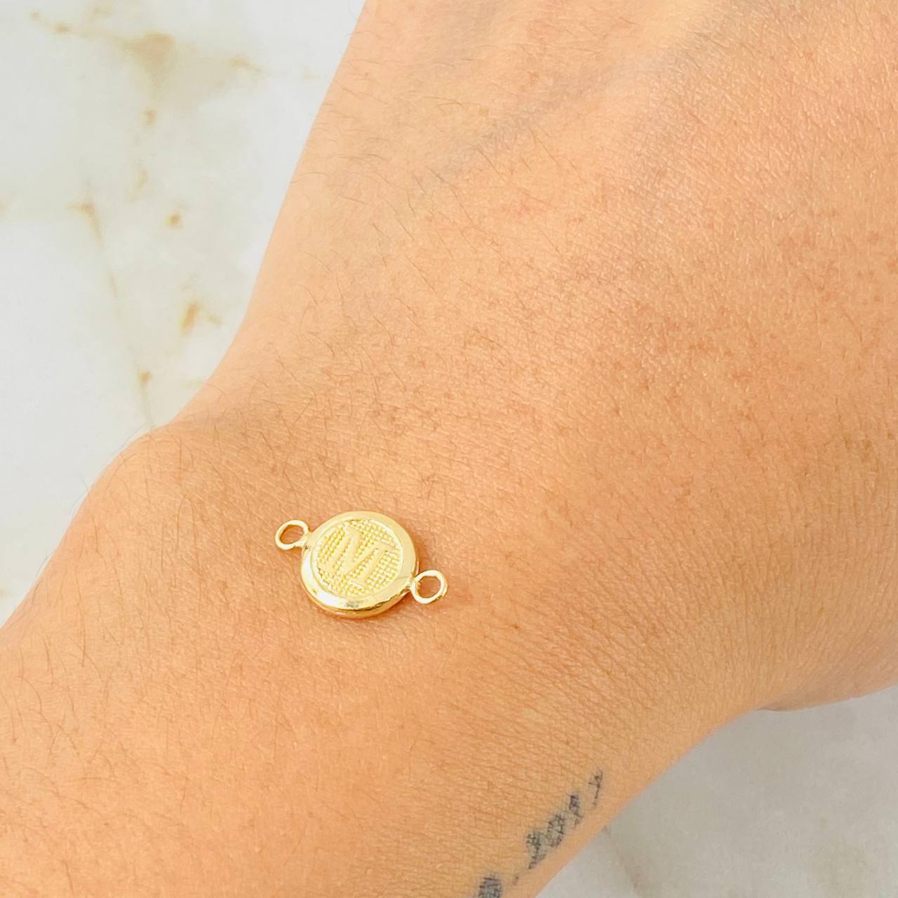 Herraje Letra M 0.4gr / 1.5cm / Oro Amarillo 18K