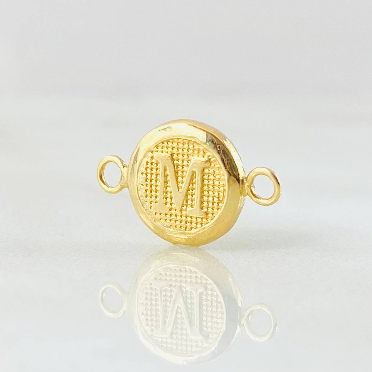 Herraje Letra M 0.4gr / 1.5cm / Oro Amarillo 18K