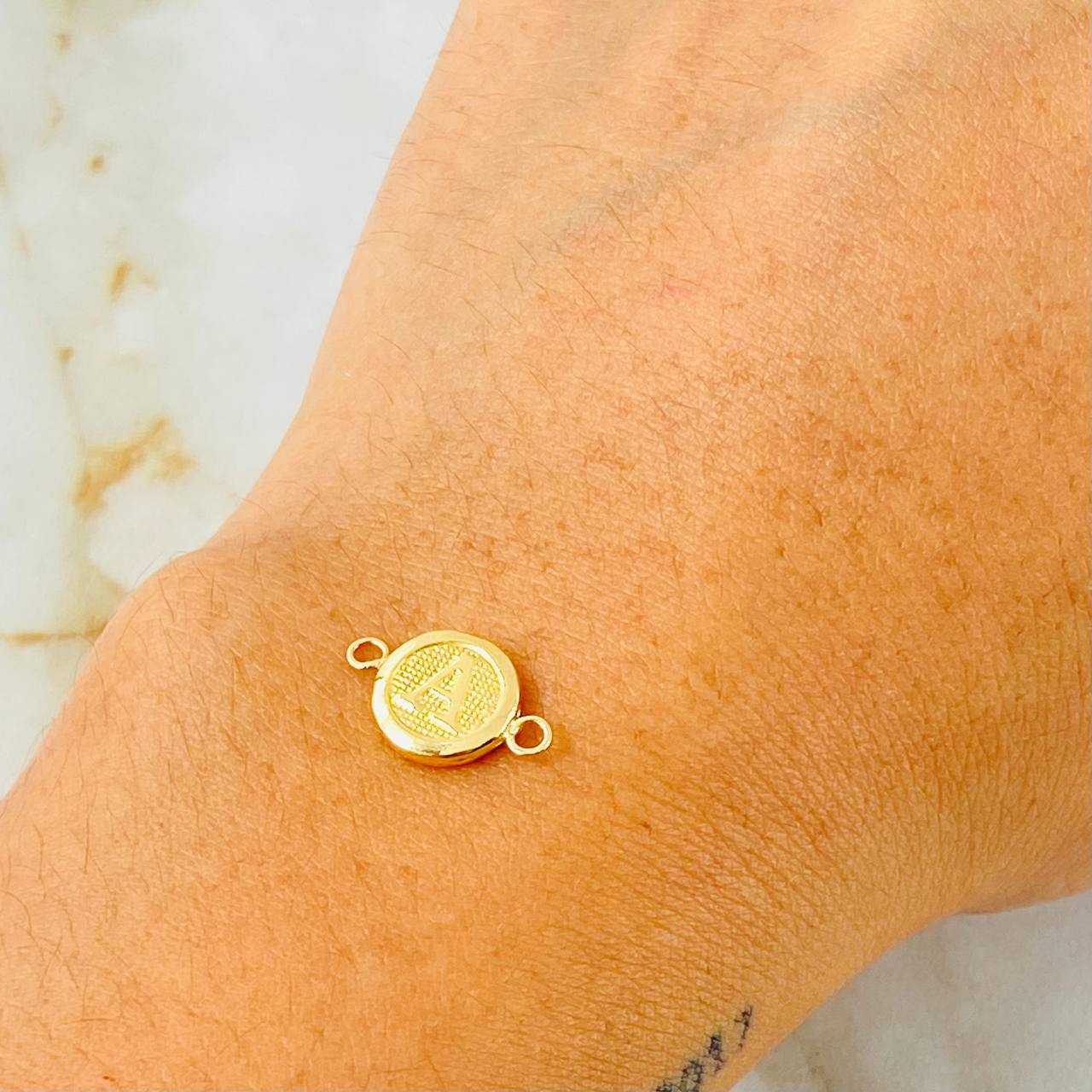Herraje Letra A 0.4gr / 1.5cm / Oro Amarillo 18K