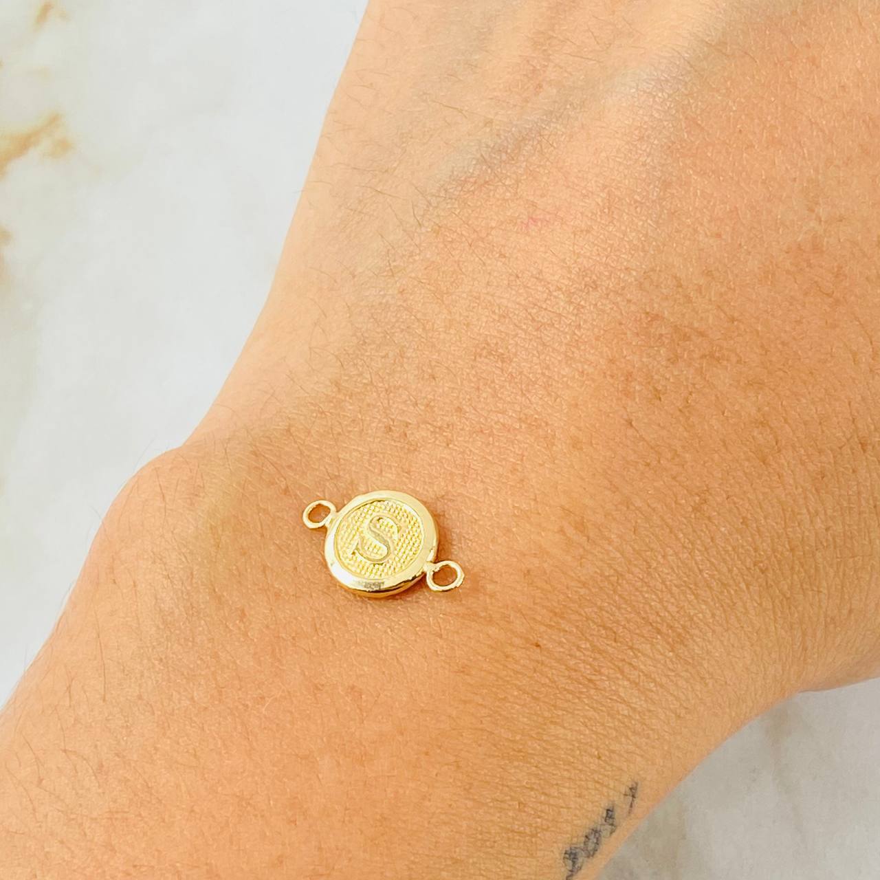 Herraje Letra S 0.4gr / 1.5cm / Oro Amarillo 18K