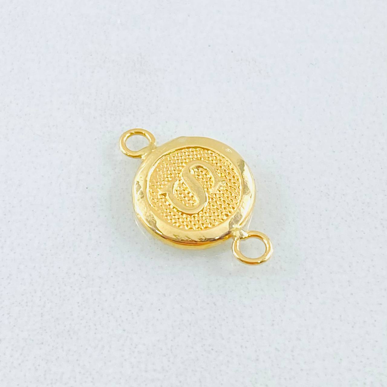Herraje Letra S 0.4gr / 1.5cm / Oro Amarillo 18K