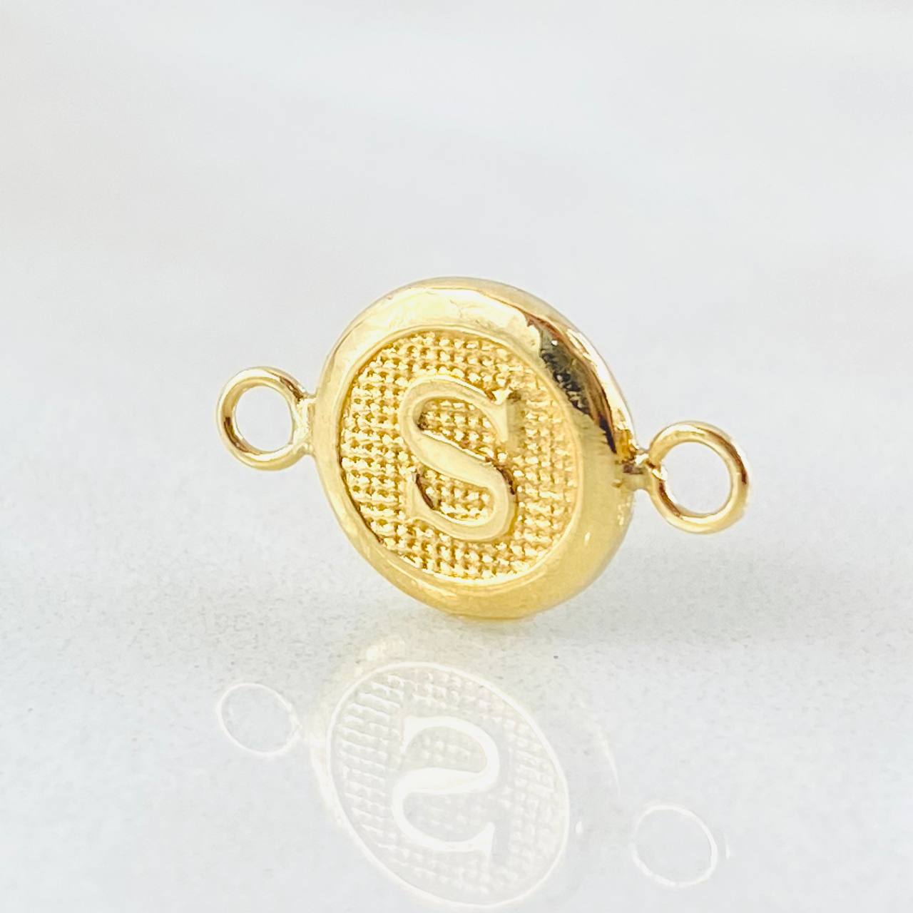 Herraje Letra S 0.4gr / 1.5cm / Oro Amarillo 18K