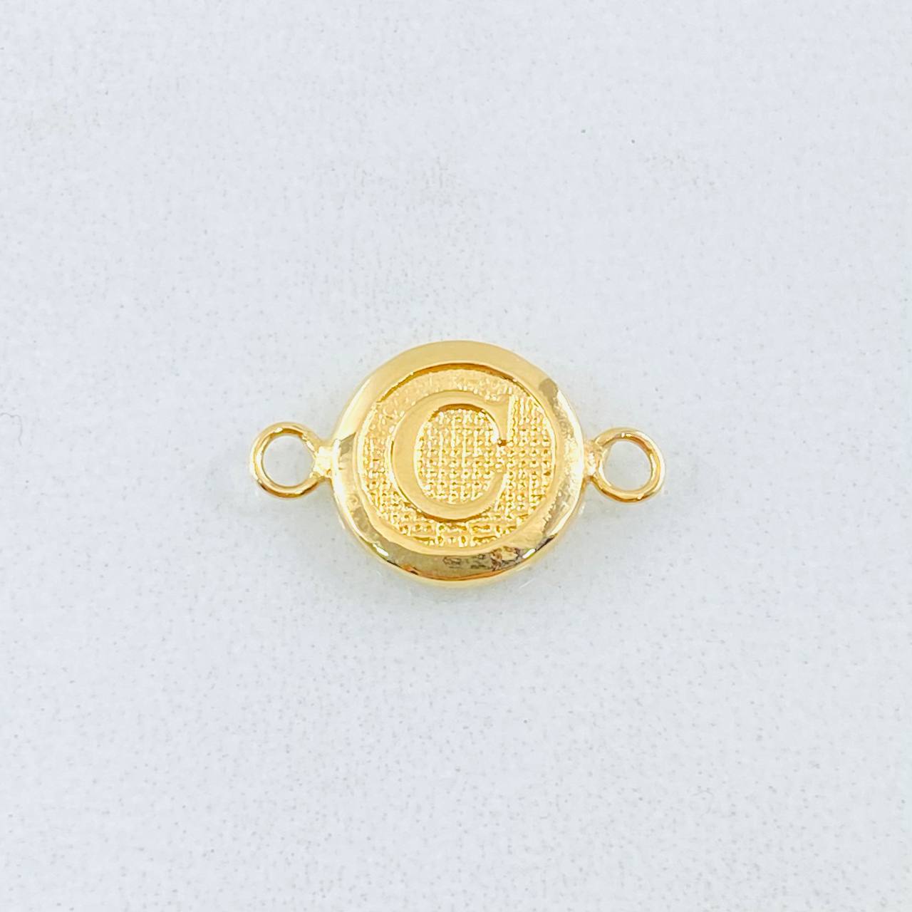 Herraje Letra C 0.4gr / 1.5cm / Oro Amarillo 18K