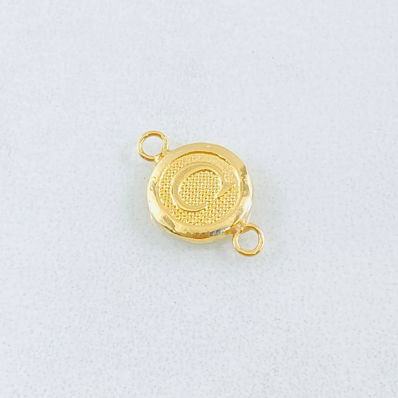 Herraje Letra C 0.4gr / 1.5cm / Oro Amarillo 18K