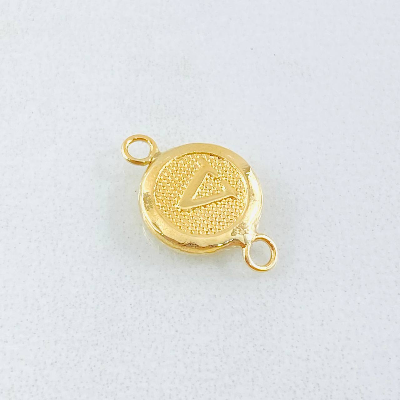 Herraje Letra V 0.45gr / 1.5cm / Oro Amarillo 18K