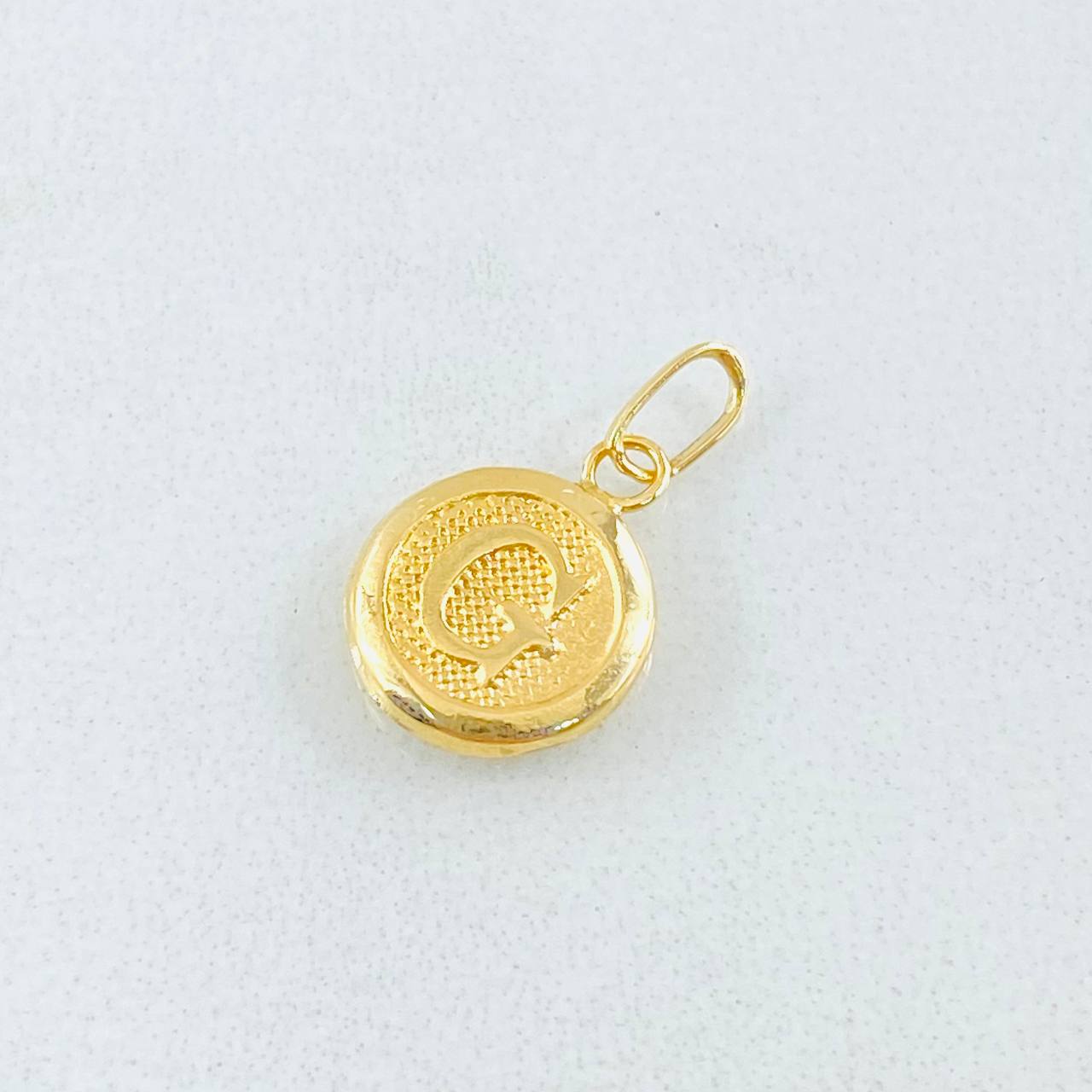 Dije Letra G 0.45gr / 1.5cm / Oro Amarillo 18K