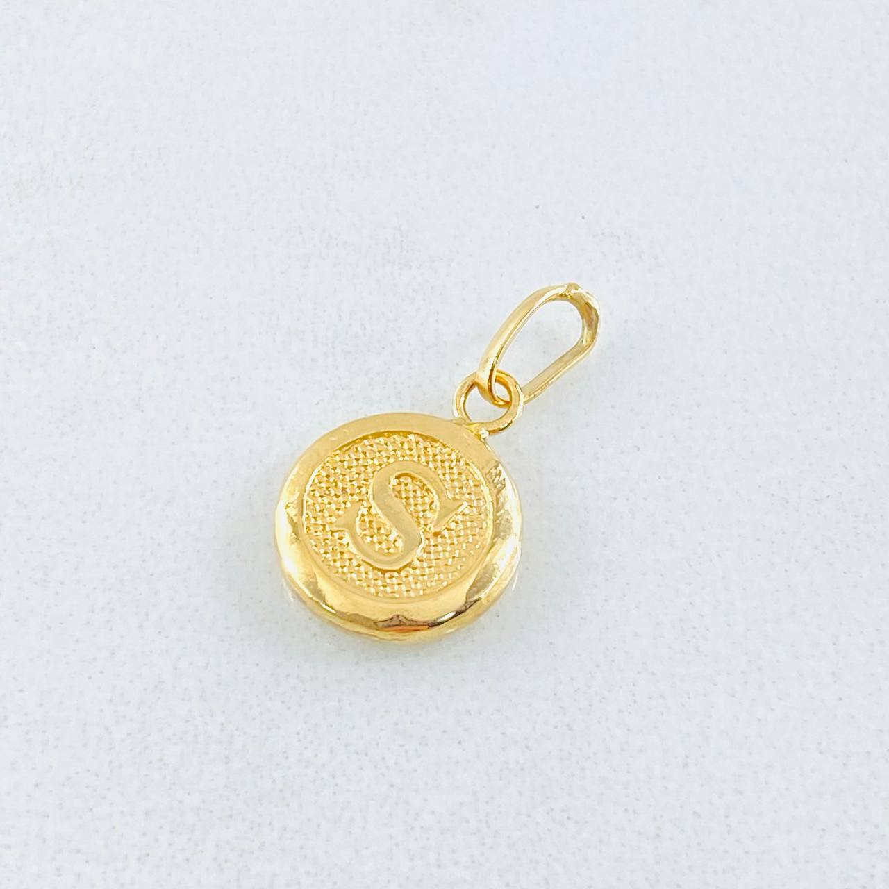 Dije Letra S 0.4gr / 1.6cm / Oro Amarillo 18K