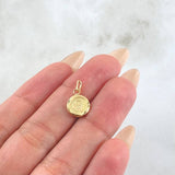 Dije Letra C Circulo Texturizado 0.4gr / 1.5cm / Oro Amarillo 18K