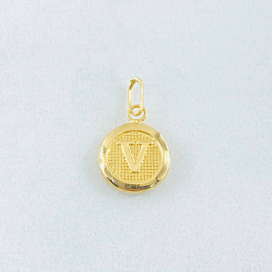 Dije Letra V 0.35gr / 1.5cm / Oro Amarillo 18K