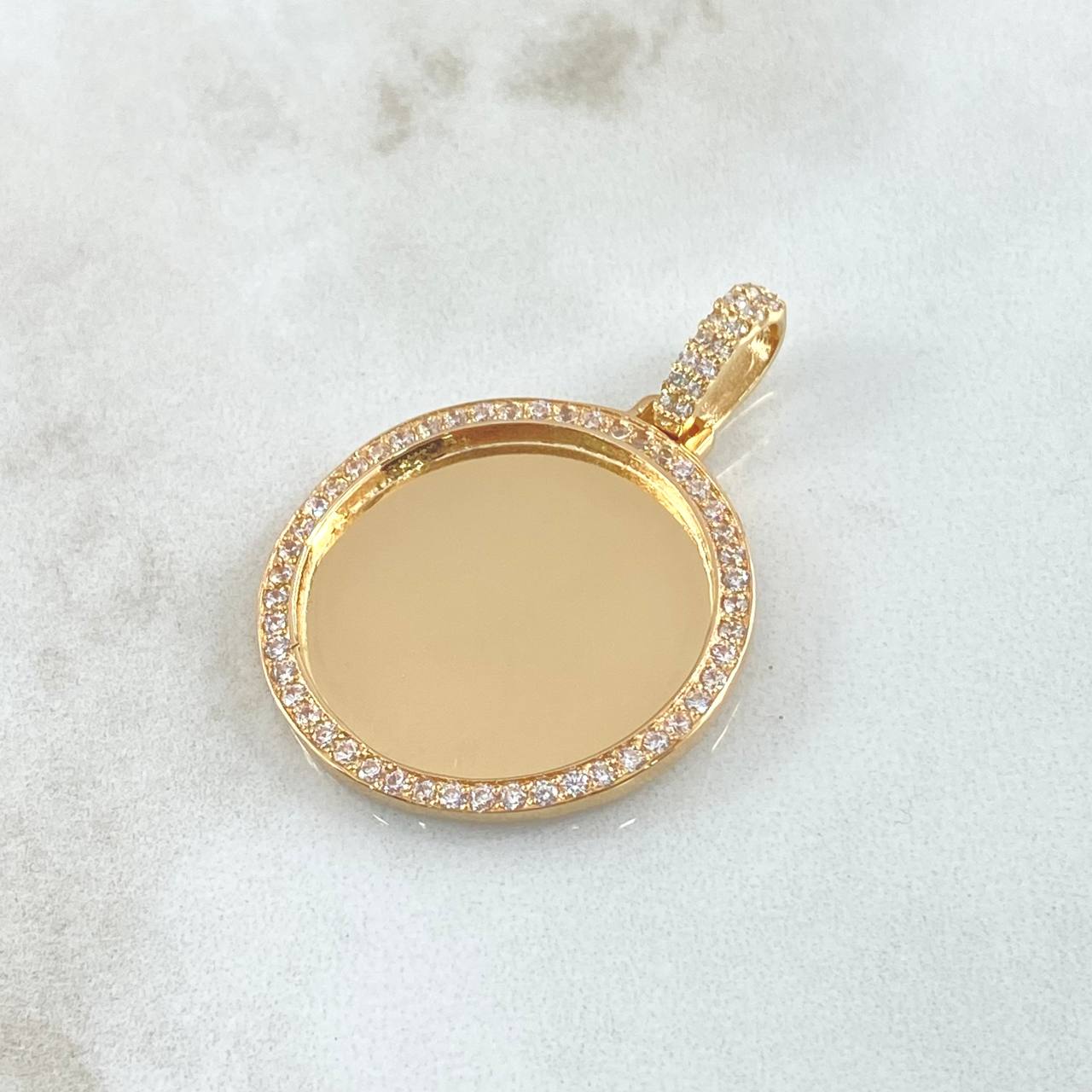 Dije Placa Marco Circular 10gr / 4cm / Circones Blancos Oro Amarillo 18K