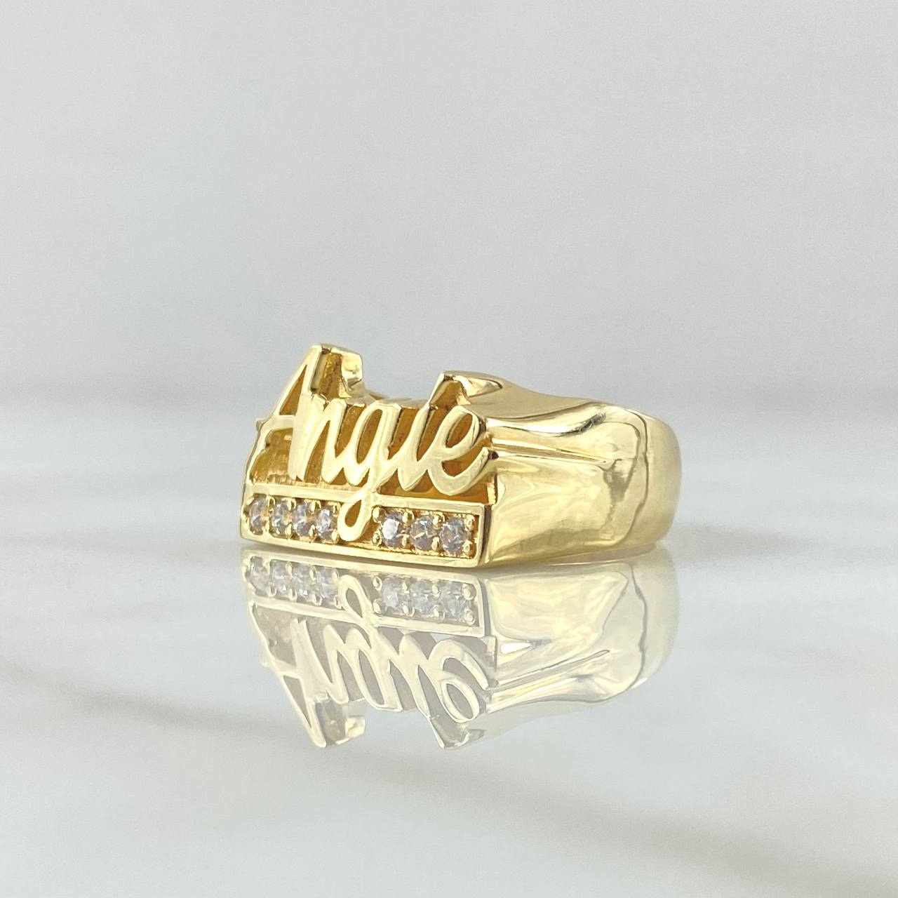 Anillo Nombre ANGIE 5.4gr / T6 1/2 / Circones Blancos Oro Amarillo 18K