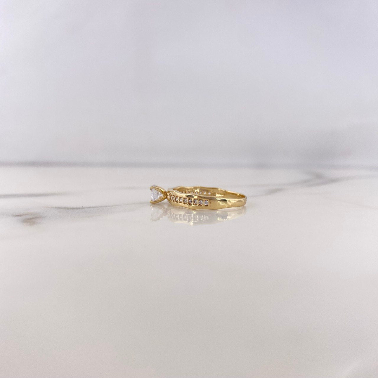 Anillo Solitario Churumbela 1.8gr / T5 3/4 / Circones Blancos Oro Amarillo 18K #