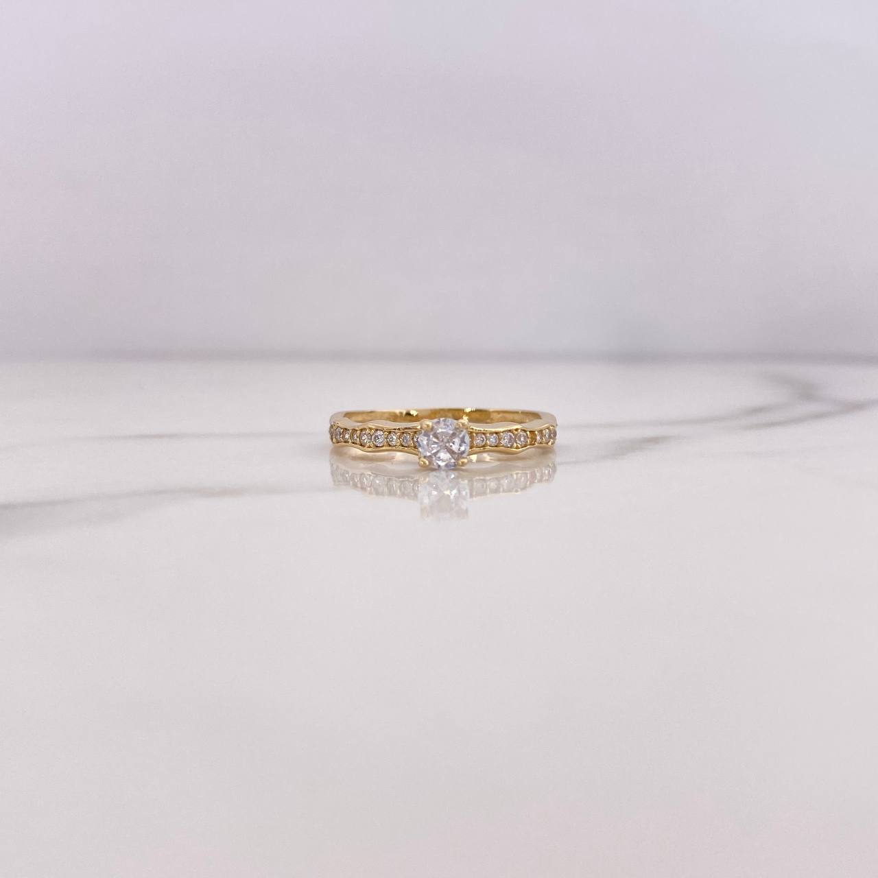 Anillo Solitario Churumbela 1.95gr / T6 3/4 / Circones Blancos Oro Amarillo 18K #