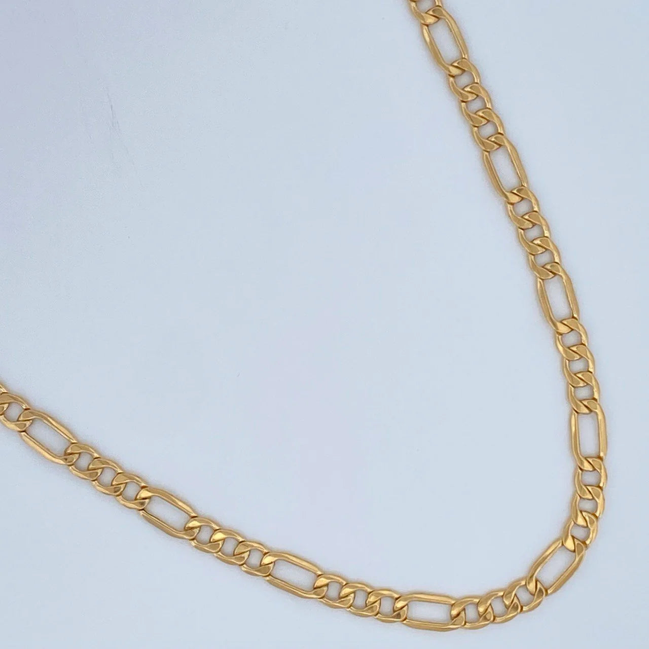 Cadena Figaro 8.95gr / 60.5cm / 4mm Oro Amarillo +1 18K $