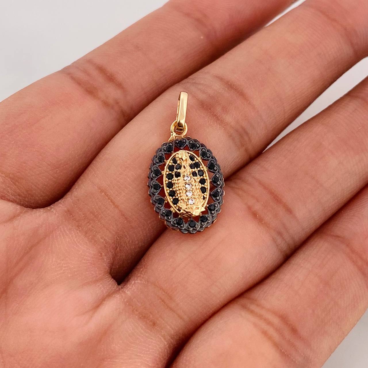 Dije Medalla Virgen Guadalupe 1.95g / 2.3cm Dos Oros Negro Amarillo 18K