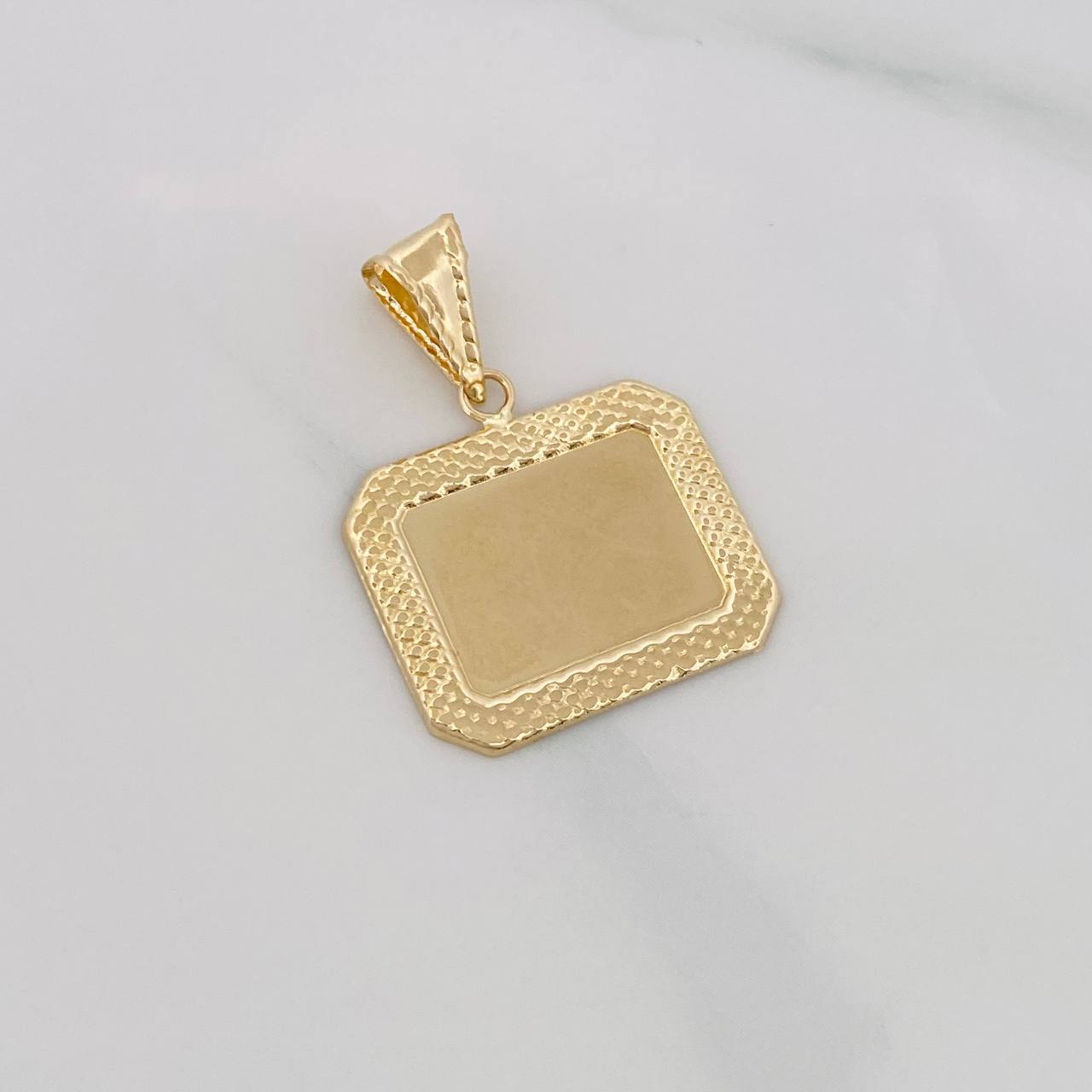 Dije Placa Rectangular Marco Bordeado 1.05g / 2.5cm Oro Amarillo 18K
