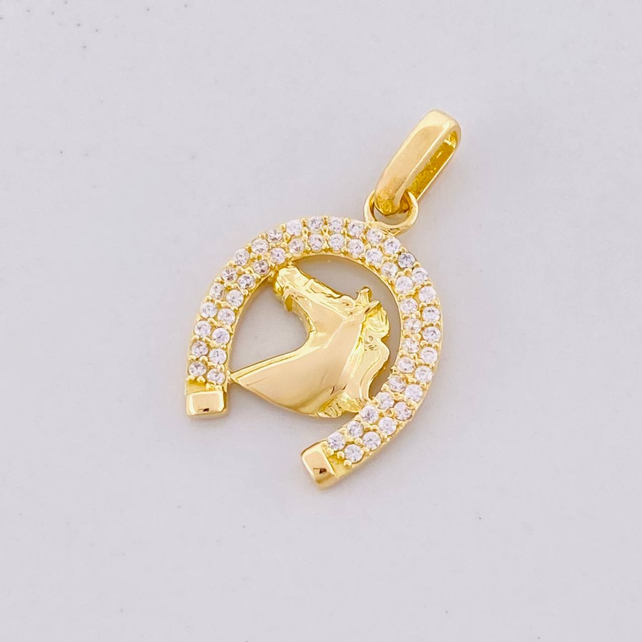 Dije Herradura Caballo 1.75g / 2.2cm Tres Oros 18K