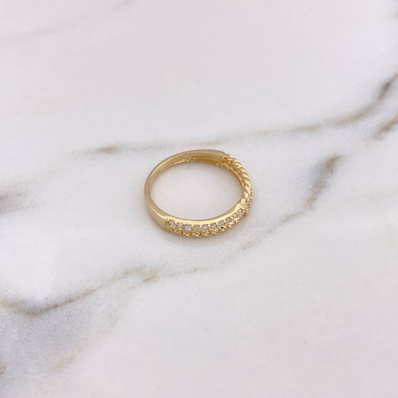 Anillo Cubano Churumbela 2.55gr / T7 1/2 / Circones Blancos Oro Amarillo 18K $