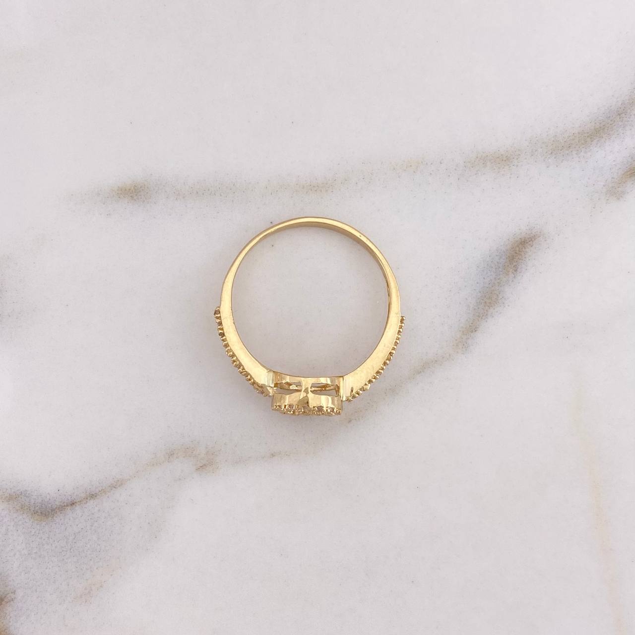 Anillo Huella 2.4gr / T8 1/4 / Circones Blancos Oro Amarillo 18K $