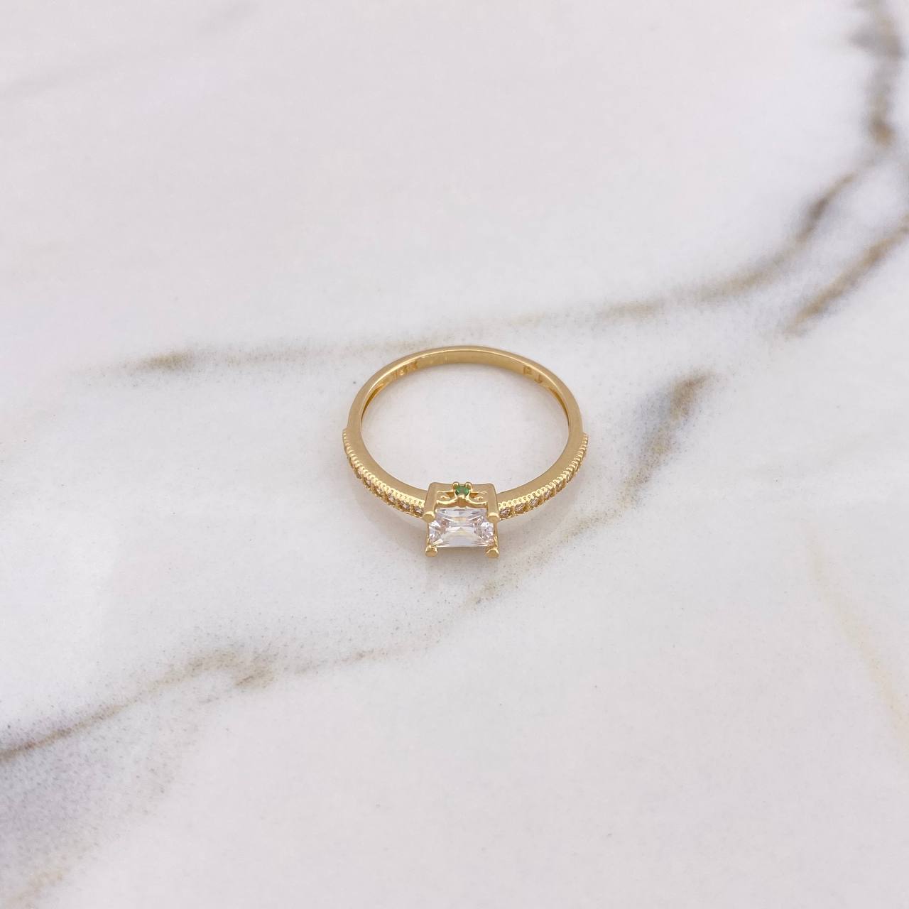 Anillo Solitario Churumbela 1.9gr / T7 1/4 / Circones Blancos Verdes Oro Amarillo 18K #