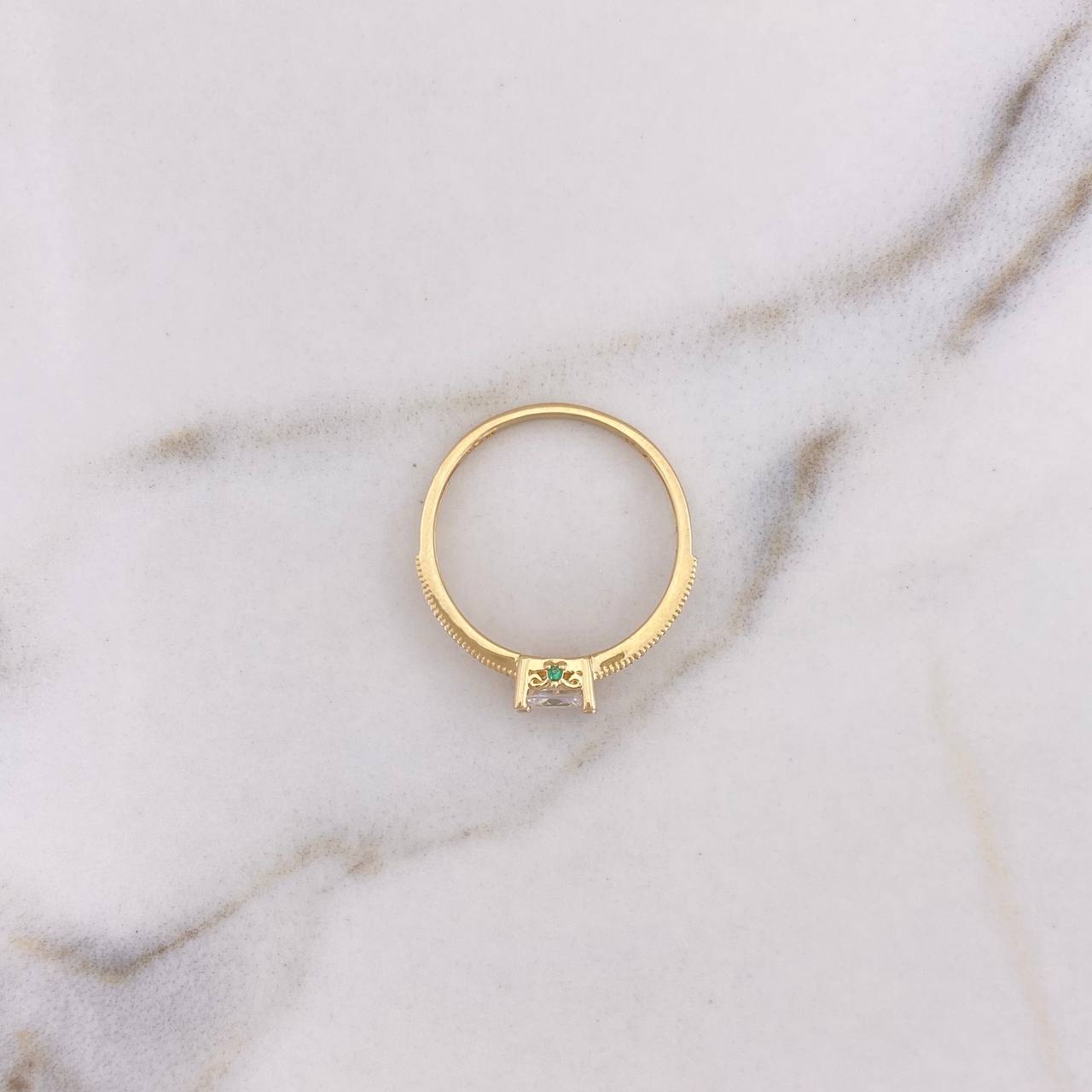 Anillo Solitario Churumbela 1.9gr / T7 1/4 / Circones Blancos Verdes Oro Amarillo 18K #