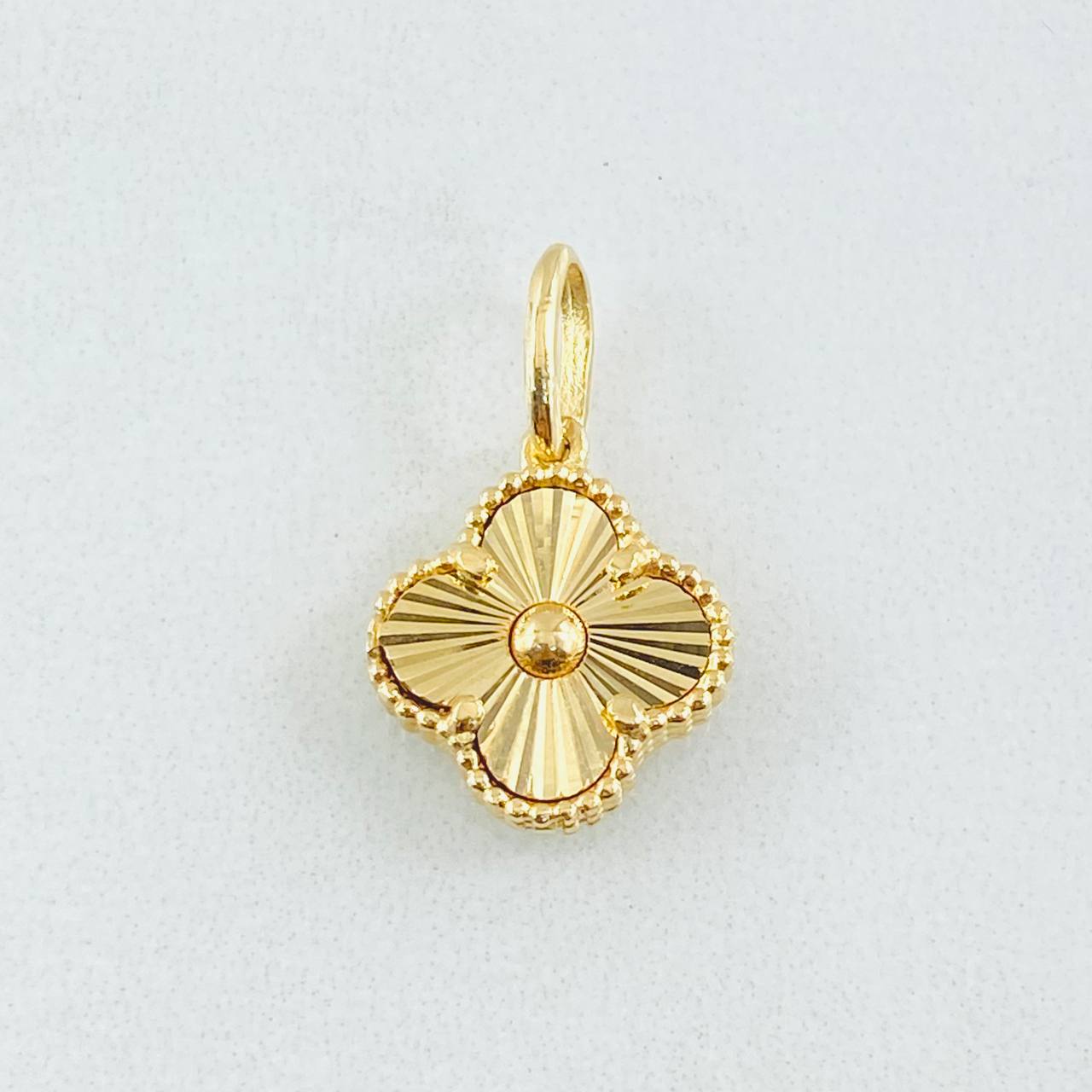 Dije Trebol Dorado 2.2gr / 2.1cm / Oro Amarillo Nac.Esp. 18K *
