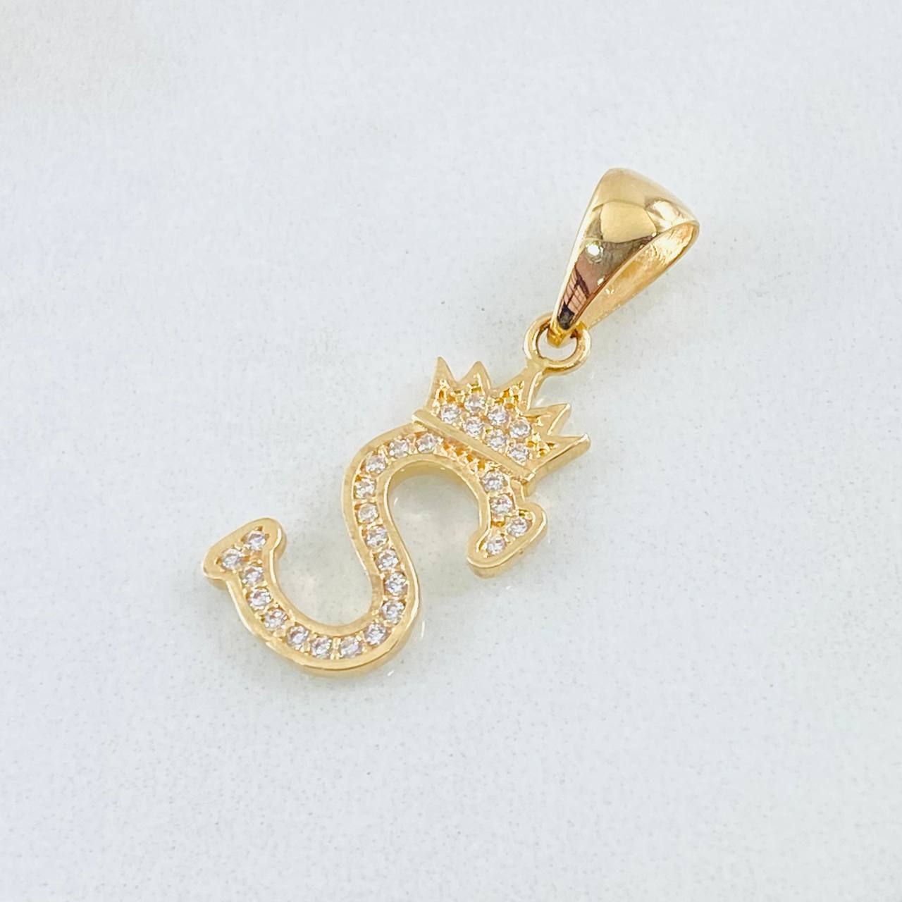 Dije Corona Letra S 1.5gr / 2.6cm / Oro Amarillo 18K