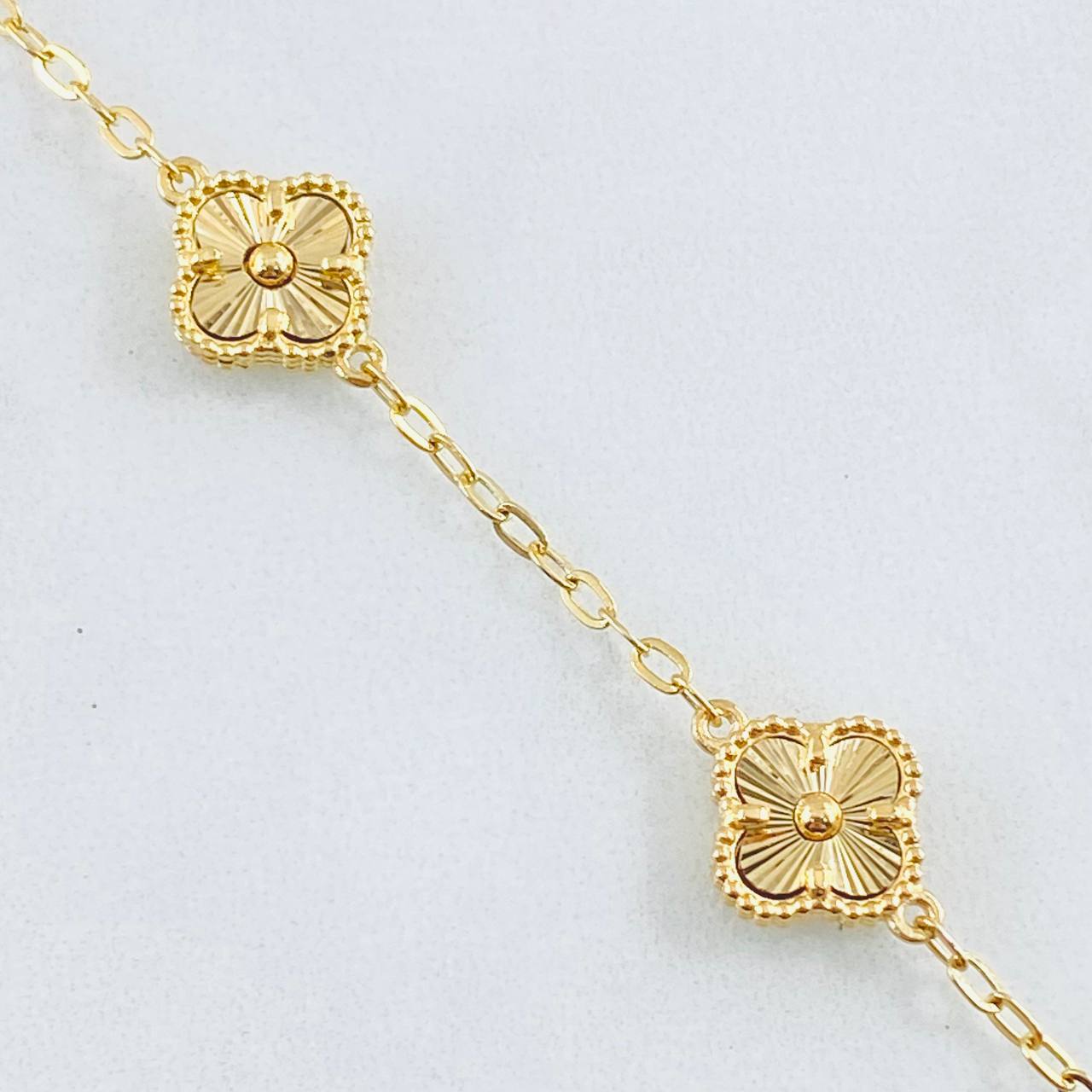 Pulso Aro Seguido Trebol Dorado 5.9gr / 20cm-21.5cm / Oro Amarillo Nac.Esp. 18K *