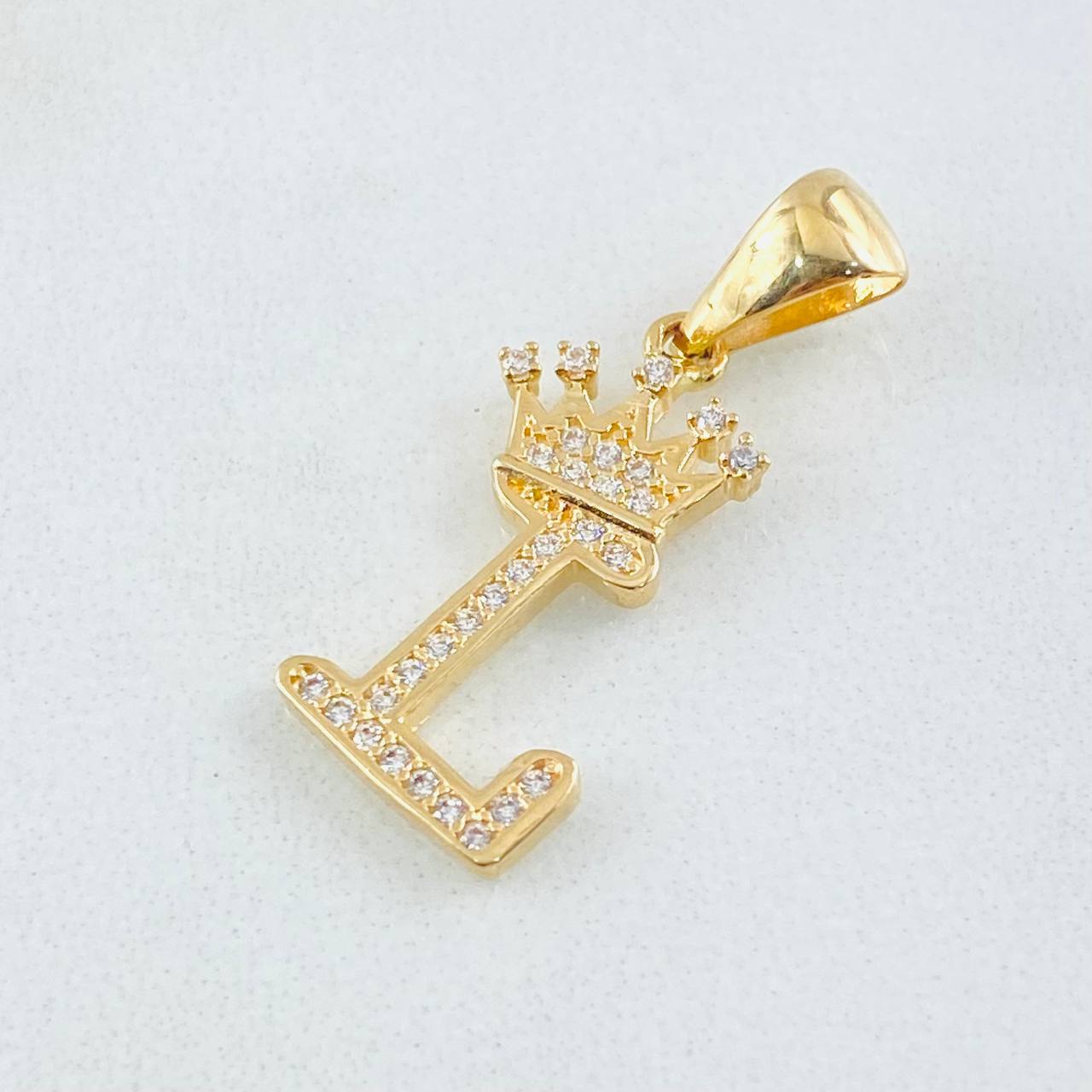 Dije Corona Letra L 1.55gr / 2.6cm / Oro Amarillo 18K