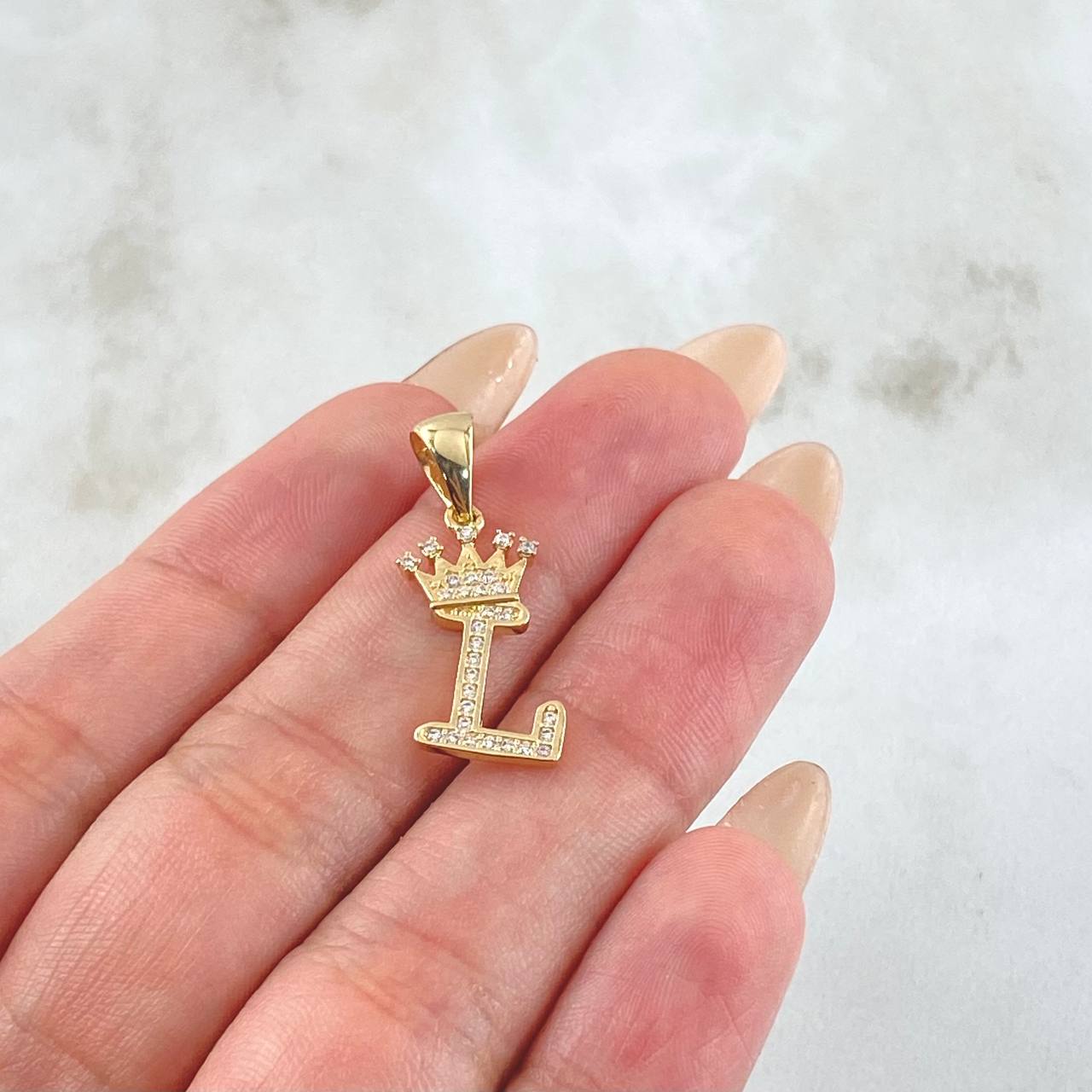Dije Corona Letra L 1.55gr / 2.6cm / Oro Amarillo 18K