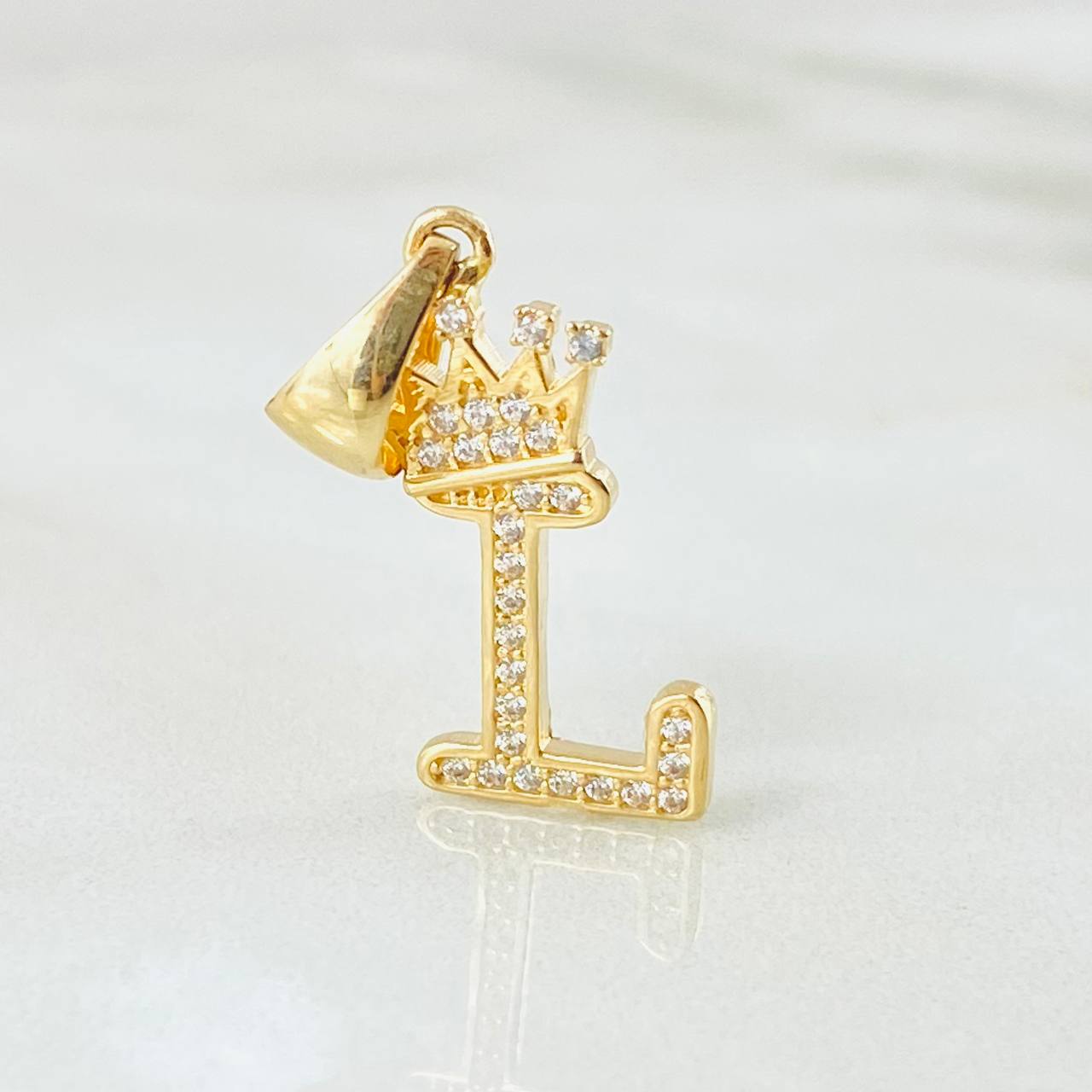 Dije Corona Letra L 1.55gr / 2.6cm / Oro Amarillo 18K