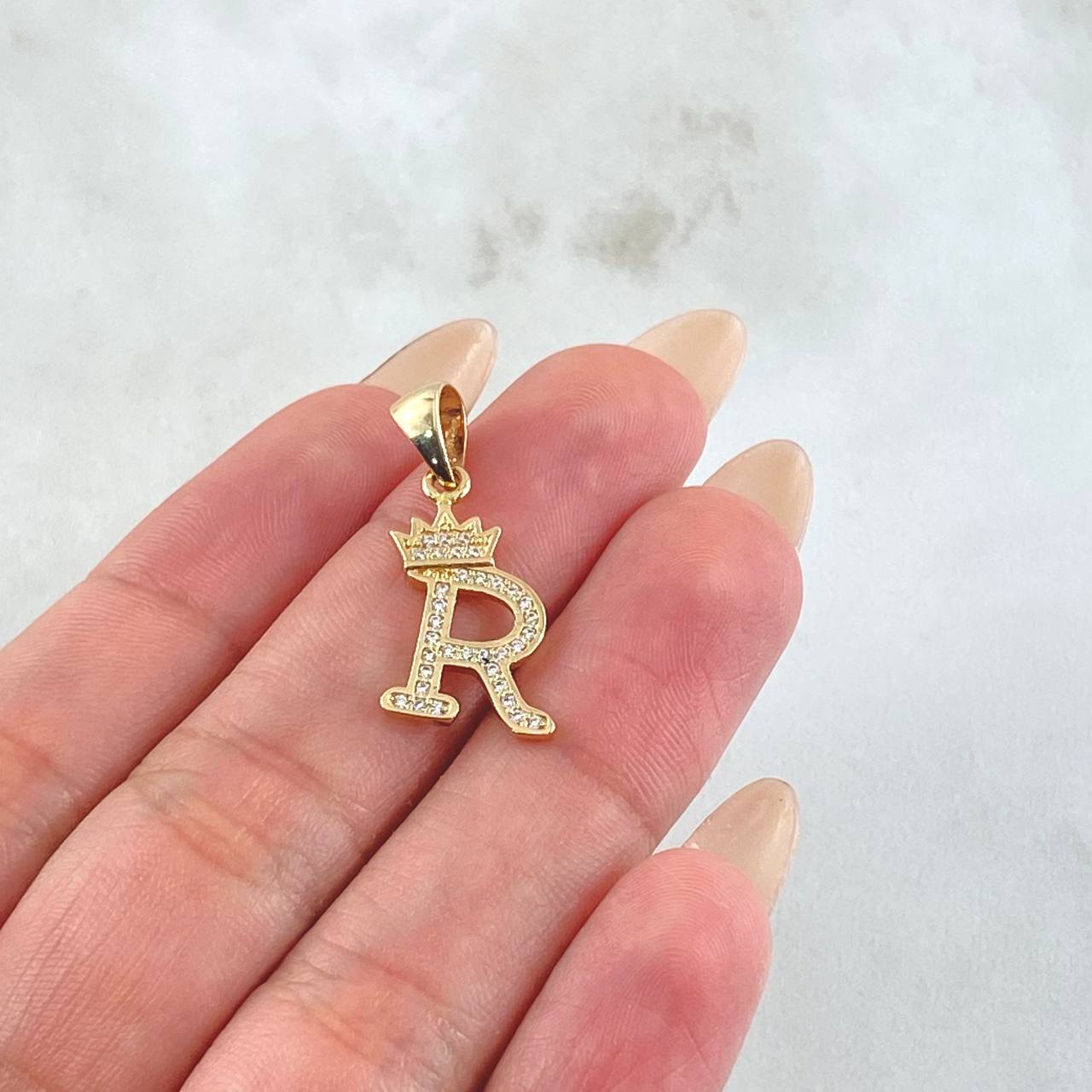Dije Corona Letra R 1.65gr / 2.6cm / Oro Amarillo 18K ©