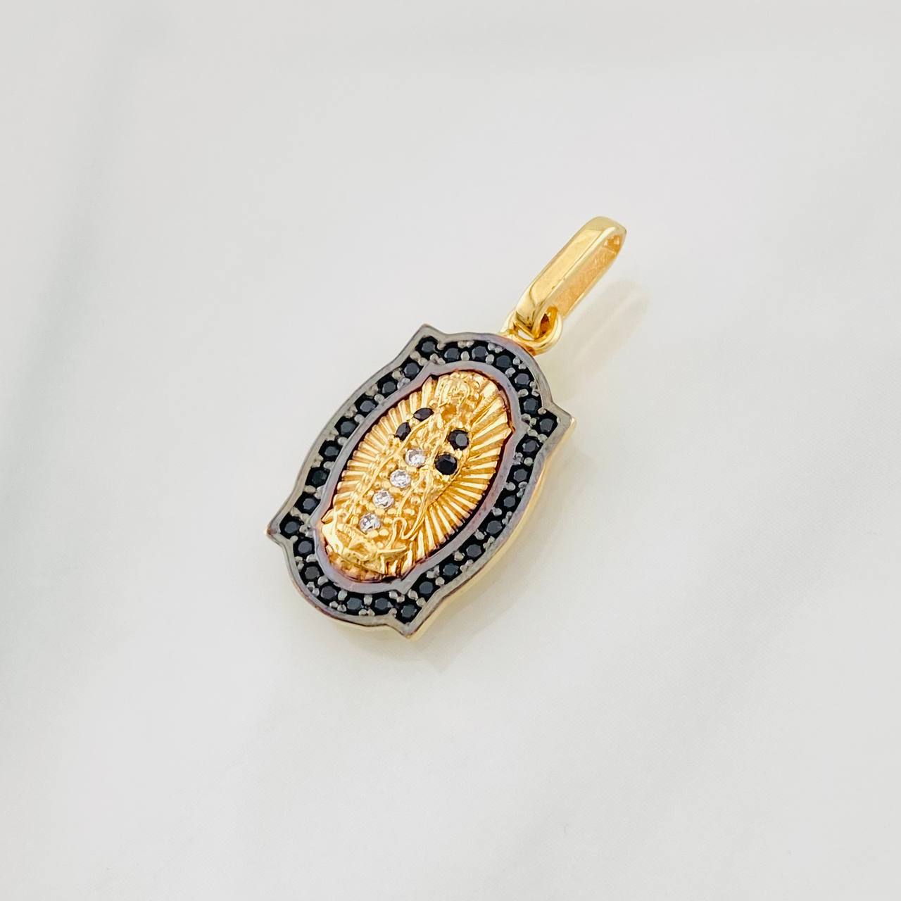 Dije Virgen de Guadalupe 2.25g / 2.3cm Dos Oros Negro Amarillo 18K